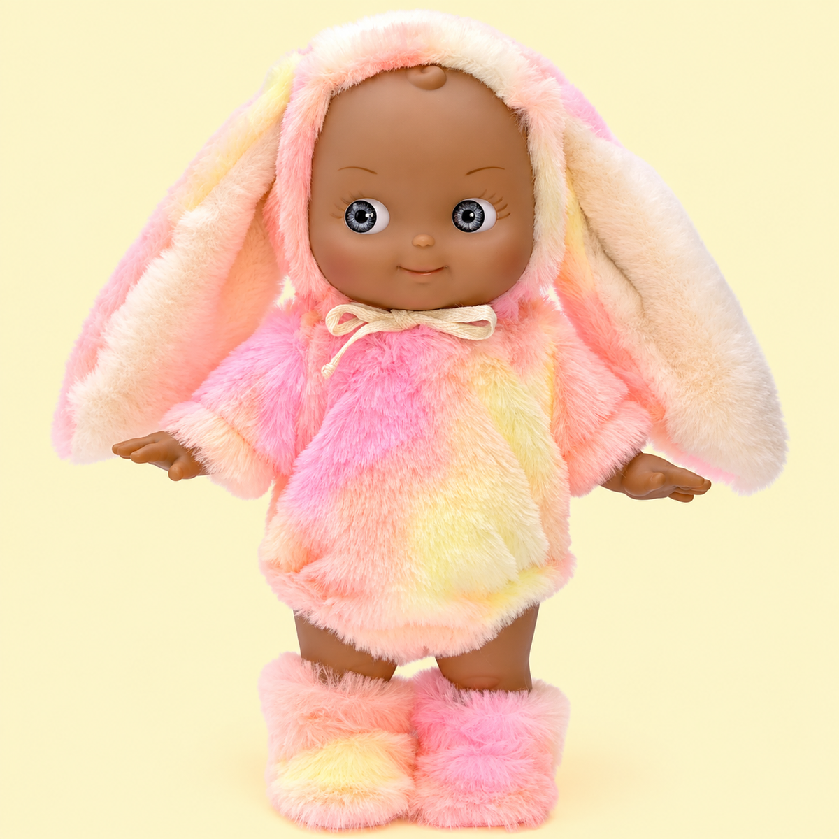 Maïa in Fantasia e il suo completo da coniglietto arcobaleno rosa
